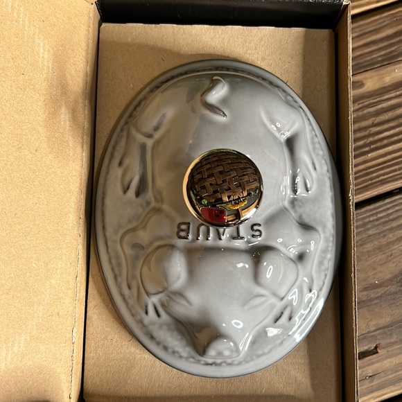 Williams Sonoma Staub Enameled Cast Iron Pig Dutch Oven 🇫🇷🐖 - Picture 13 of 17